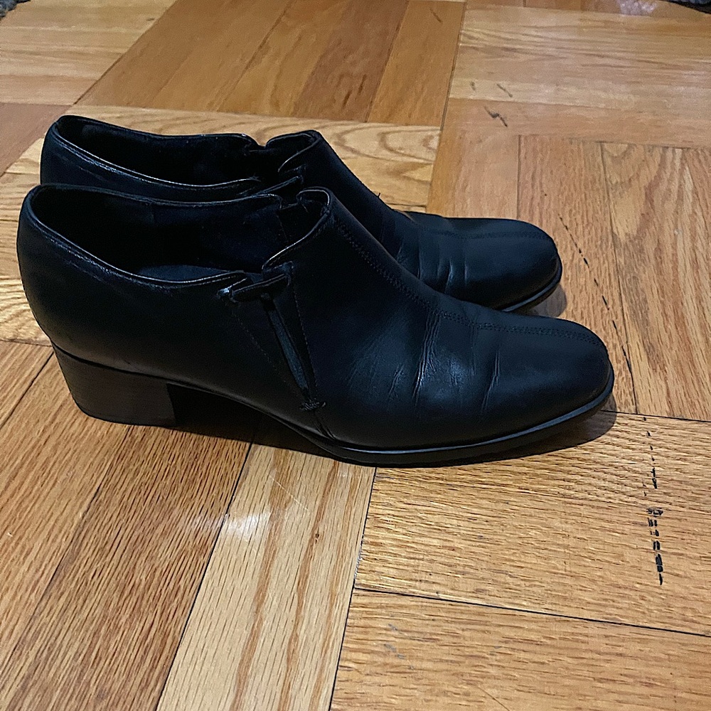 Munro American Woman’s Black Leather Heels 👠Gentle Used in Very Good Condition